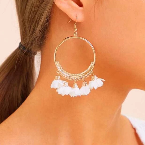 NEW 🌸 white Floral Gold Hoop Drop Earrings - Picture 4 of 4